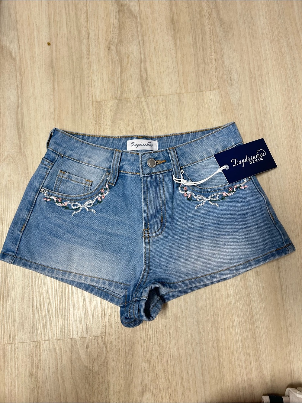 NWT Daydreamer Denim Shorts Embroidered Flowers Bows Blue Womens Size 0 / 24